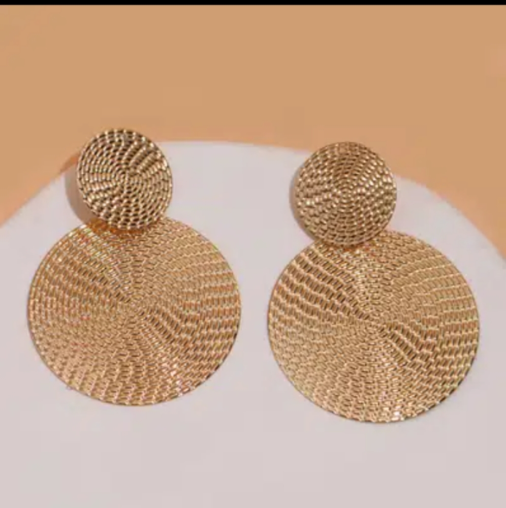 A pair of double round earrings